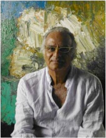 portrait André Djaoui devant une de ses peintures